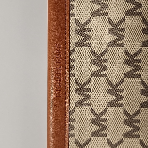 Michael Kors Logo Signature Fanny Pack/Waist Bag NWOT - Picture 2 of 6